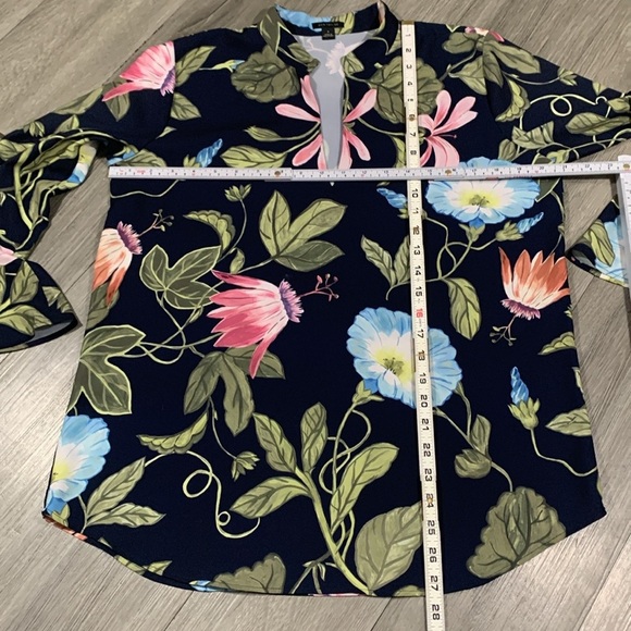 Ann Taylor Navy Floral Flutter Sleeve Open Mandarin Collar Pull-Over Blouse sz M - Picture 11 of 13
